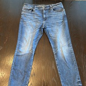 American Eagle Men’s Airflex medium wash slim fit jean. 38x30
